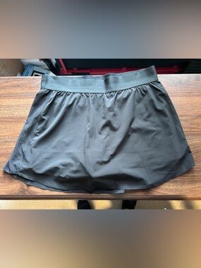 Aritzia Golden TNA Black Athletic Skort Sz M Built In Shorts Tennis Workout